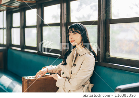 坐火車旅行的女人 110393356