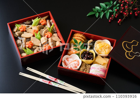 Osechi dishes piled high 110393916