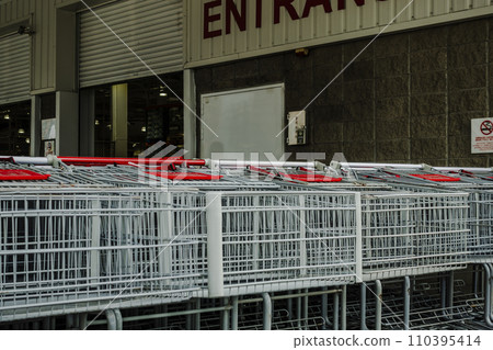 shopping cart 110395414