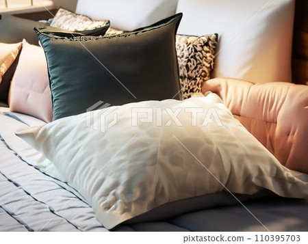 床上的墊子 110395703