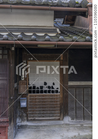 An old private house with a shoji door with a hole in it - Kashiwara-cho, Tanba City 110396080