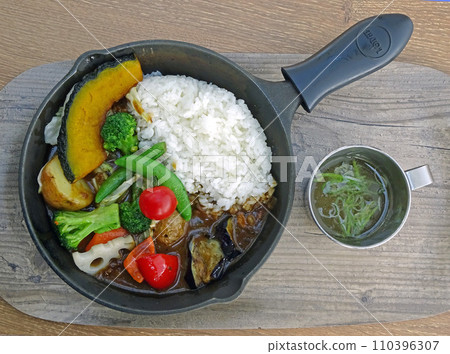 蔬菜咖哩 煎鍋咖哩 煎鍋蔬菜咖哩 蔬菜咖哩 煎鍋咖哩 煎鍋蔬菜咖哩 110396307