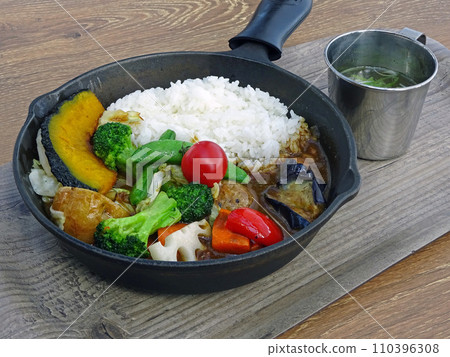 蔬菜咖哩 煎鍋咖哩 煎鍋蔬菜咖哩 蔬菜咖哩 煎鍋咖哩 煎鍋蔬菜咖哩 110396308