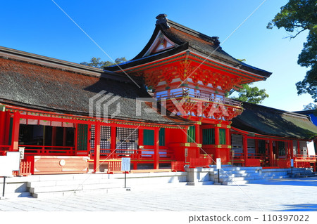 [Oita Prefecture] The upper shrine of Usa Shrine in sunny weather 110397022