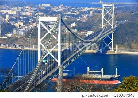 Kanmon Bridge in clear weather (Kanmon Strait) 110397043