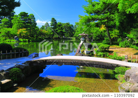 [Ishikawa Prefecture] Kenrokuen Garden in sunny weather 110397092