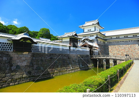 [Ishikawa Prefecture] Sunny Kanazawa Castle (Hashizume-mon Tsuzuki Turret) 110397113