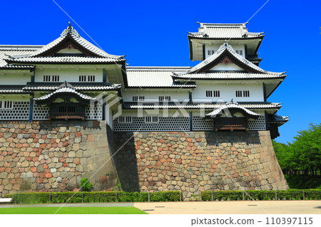 [Ishikawa Prefecture] Sunny Kanazawa Castle (Hishi Yagura) 110397115