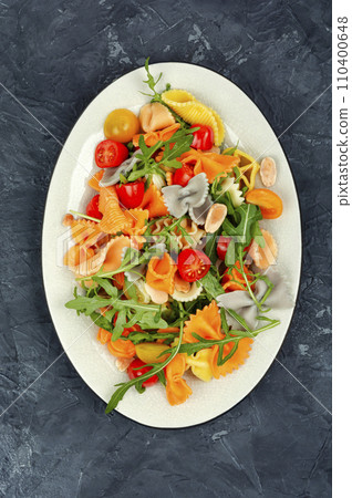 Vegetable salad with pasta. 110400648