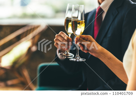 在豪華休息室拍攝人像 110401709