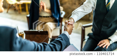 在豪華休息室拍攝人像 110401714