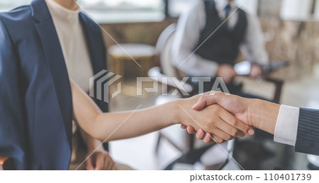 在豪華休息室拍攝人像 110401739