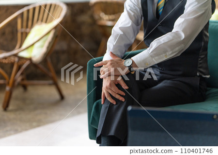 Portrait shoot in a luxury lounge 110401746