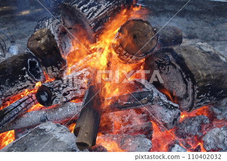 [Bonfire] New Year's scenery/Shrine bonfire 110402032