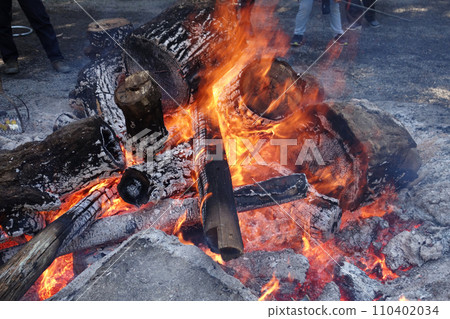 [Bonfire] New Year's scenery/Shrine bonfire 110402034