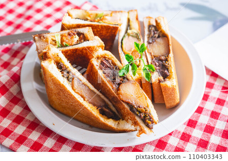 beef stew hot sandwich 110403343