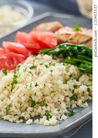 Low-carb plate of cauliflower rice and chicken breast 110403537