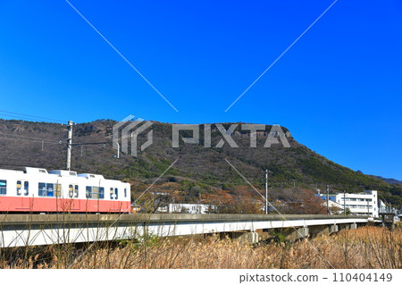 [Kagawa Prefecture] Sunny Yashima and Kotoden trains (Shinkawa Memorial Square) 110404149