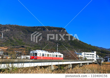 [Kagawa Prefecture] Sunny Yashima and Kotoden trains (Shinkawa Memorial Square) 110404156