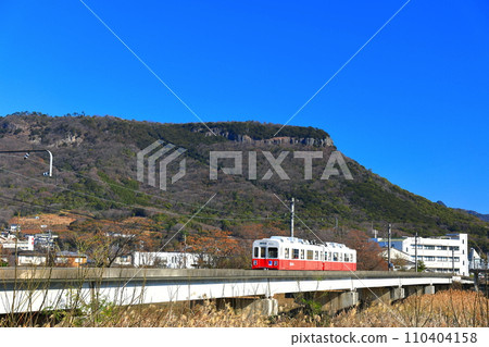 [Kagawa Prefecture] Sunny Yashima and Kotoden trains (Shinkawa Memorial Square) 110404158