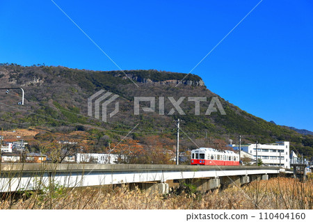 [Kagawa Prefecture] Sunny Yashima and Kotoden trains (Shinkawa Memorial Square) 110404160