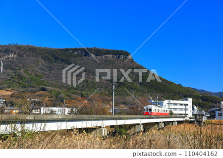 [香川縣] 陽光屋島與琴電列車（新川紀念廣場） 110404162