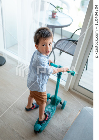 Tiny explorer Tiny explorer 110404204