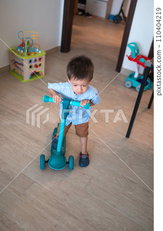 Tiny explorer 110404219