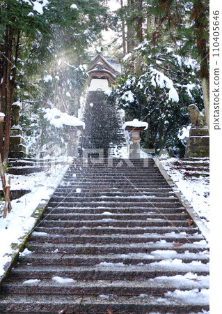 冰雪覆蓋的石階,雪不期而至 冰雪覆蓋的石階,雪不期而至 110405646