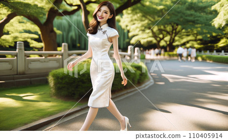 【AI美妝】公園裡一襲旗袍優雅行走的美女 【AI美妝】公園裡一襲旗袍優雅行走的美女 110405914