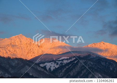 Hakuba Sanzan Morgenrot [Photo taken from Hakuba Ohashi Bridge] 110406261