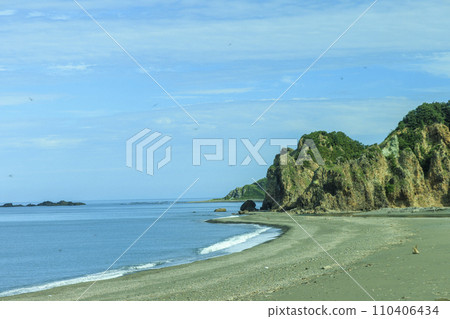 The Sea of Japan seen from the window of the Gono Line 110406434