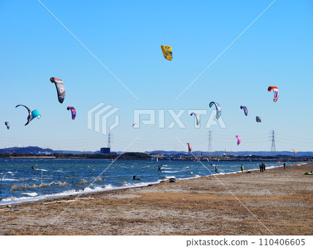 Kite surfing Kite surfing 110406605