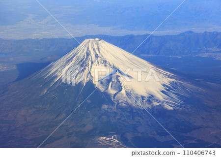 Fuji overlooking from an airplane 110406743