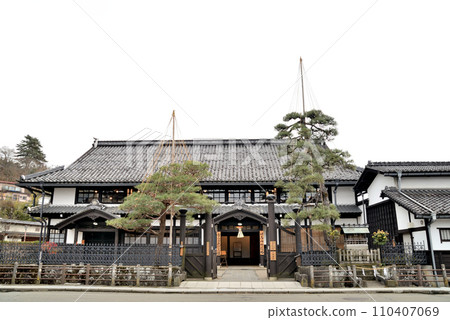 Takayama City Memorial Hall (formerly Takayama Town Hall) is located in the old townscape of Hida Takayama and is made entirely of Japanese cypress. Takayama City Memorial Hall (formerly Takayama Town Hall) is located in the old townscape of Hida Takayama and is made entirely of Japanese cypress. 110407069