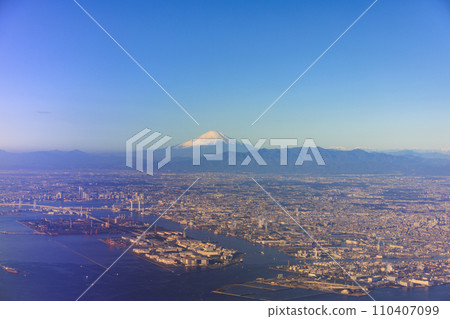 Kanto cityscape and Mt. Fuji seen from an airplane Kanto cityscape and Mt. Fuji seen from an airplane 110407099