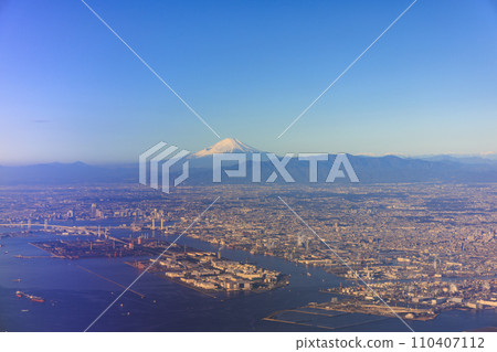Kanto cityscape and Mt. Fuji seen from an airplane Kanto cityscape and Mt. Fuji seen from an airplane 110407112