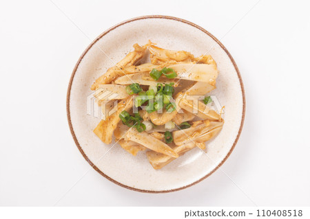Yagen cartilage grilled with yuzu and pepper 110408518
