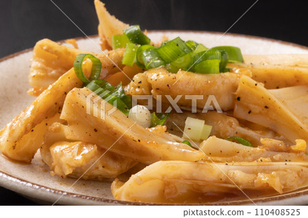 Yagen cartilage grilled with yuzu and pepper 110408525