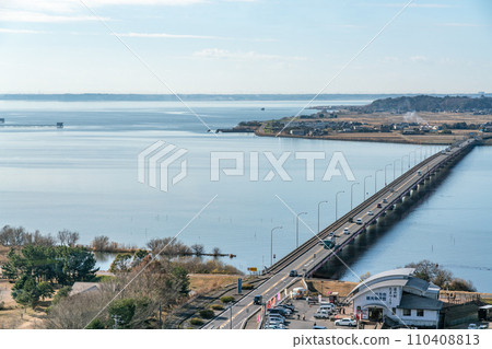 [Ibaraki Prefecture] Winter blue sky and Lake Kasumigaura (January) 110408813