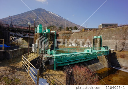 中禪寺水壩與男體山 中禪寺水壩與男體山 110409341