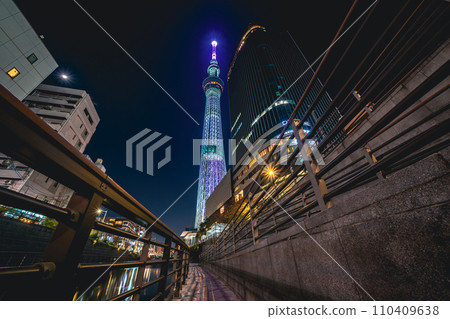 「東京」 從忍成公園碼頭欣賞燈火通明的東京晴空塔夜景 110409638