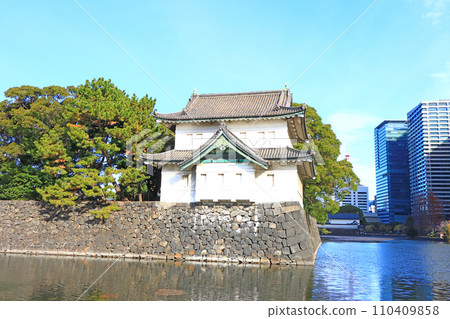 東京千代田區櫻田二重櫓和摩天大樓的風景 東京千代田區櫻田二重櫓和摩天大樓的風景 110409858