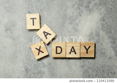 Wooden cubes with TAX DAY letter Wooden cubes with TAX DAY letter 110411090