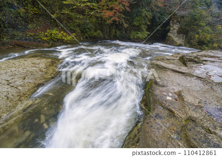 Yoro Valley, Yoro River, Awamata Falls upstream side / Yoro River, Isumi, Japan Yoro Valley, Yoro River, Awamata Falls upstream side / Yoro River, Isumi, Japan 110412861