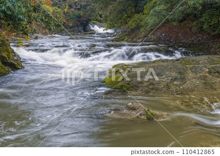 Yoro Valley, Yoro River, Awamata Falls upstream side / Yoro River, Isumi, Japan Yoro Valley, Yoro River, Awamata Falls upstream side / Yoro River, Isumi, Japan 110412865