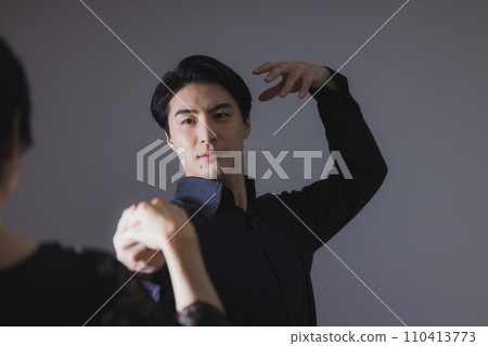 Dancer image 110413773