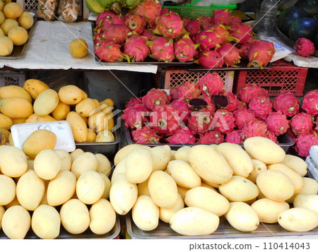 Delicious fruit 110414043