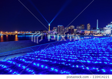 Night view of the coast of Yokohama Port during the Christmas season 110414221