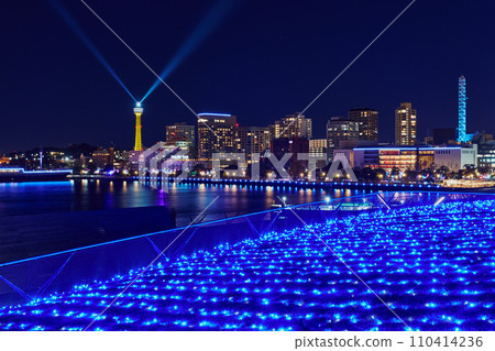 Night view of the coast of Yokohama Port during the Christmas season Night view of the coast of Yokohama Port during the Christmas season 110414236